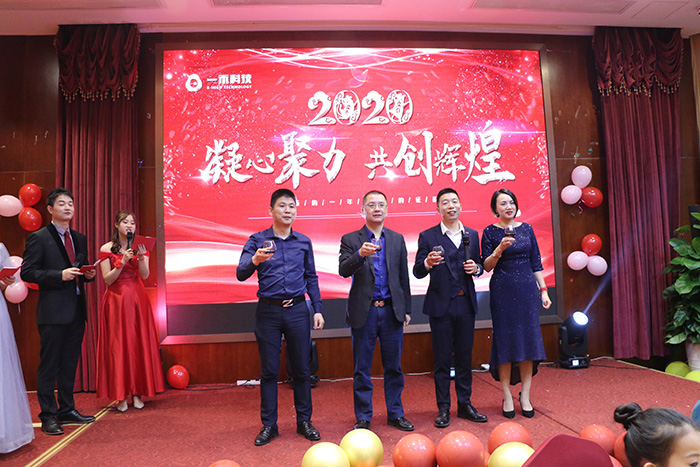 9888拉斯维加斯科技高层领导致辞
