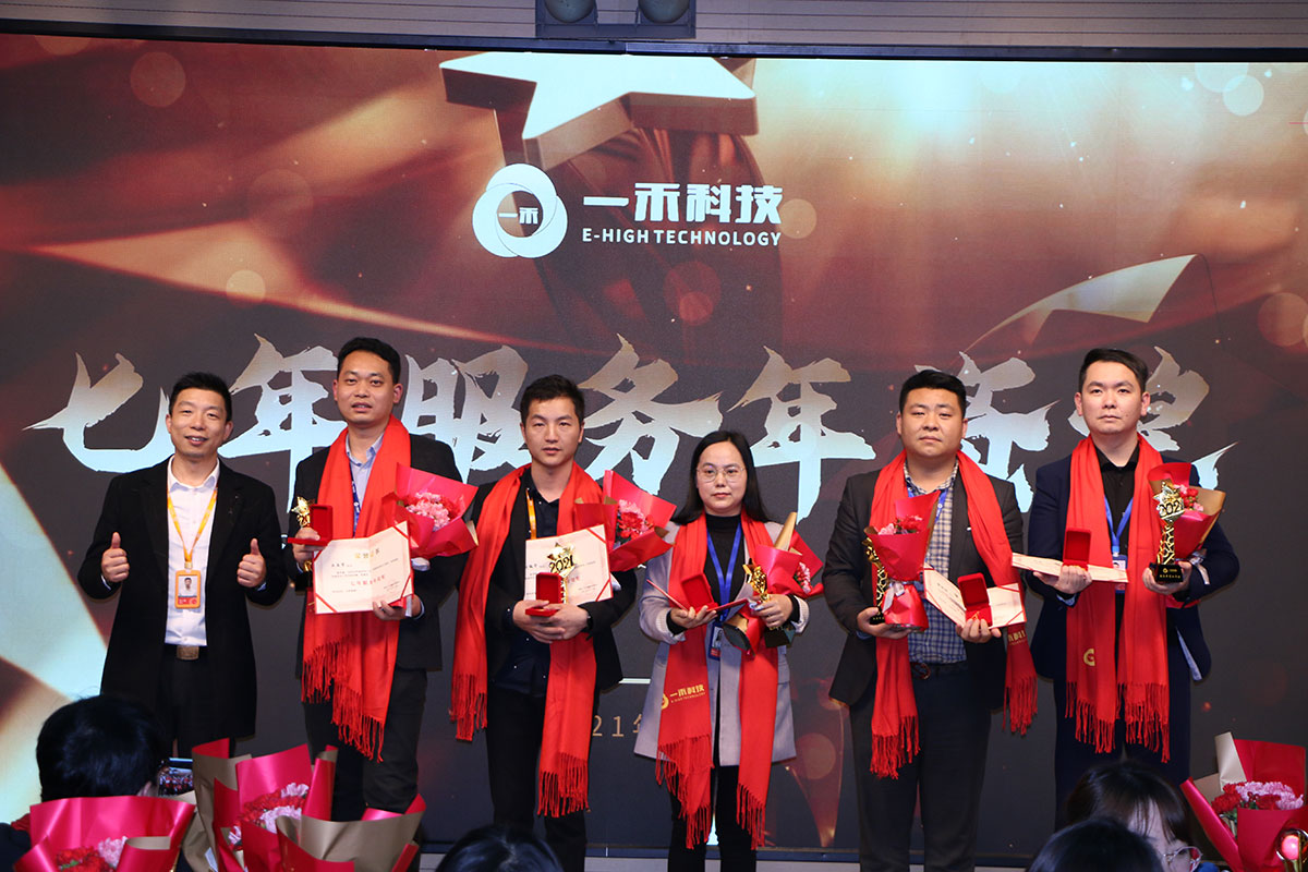 9888拉斯维加斯科技七年服务年资奖